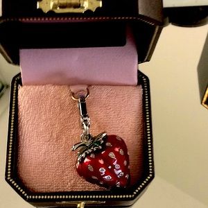 🍓JUICY COUTURE STRAWBERRY! 🍓 RETIRED CHARM!!!